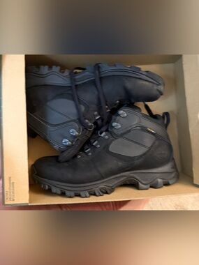Timberland Men's  Mt. Maddsen Mid Waterproof Hiker Boot  Size 9 EUC